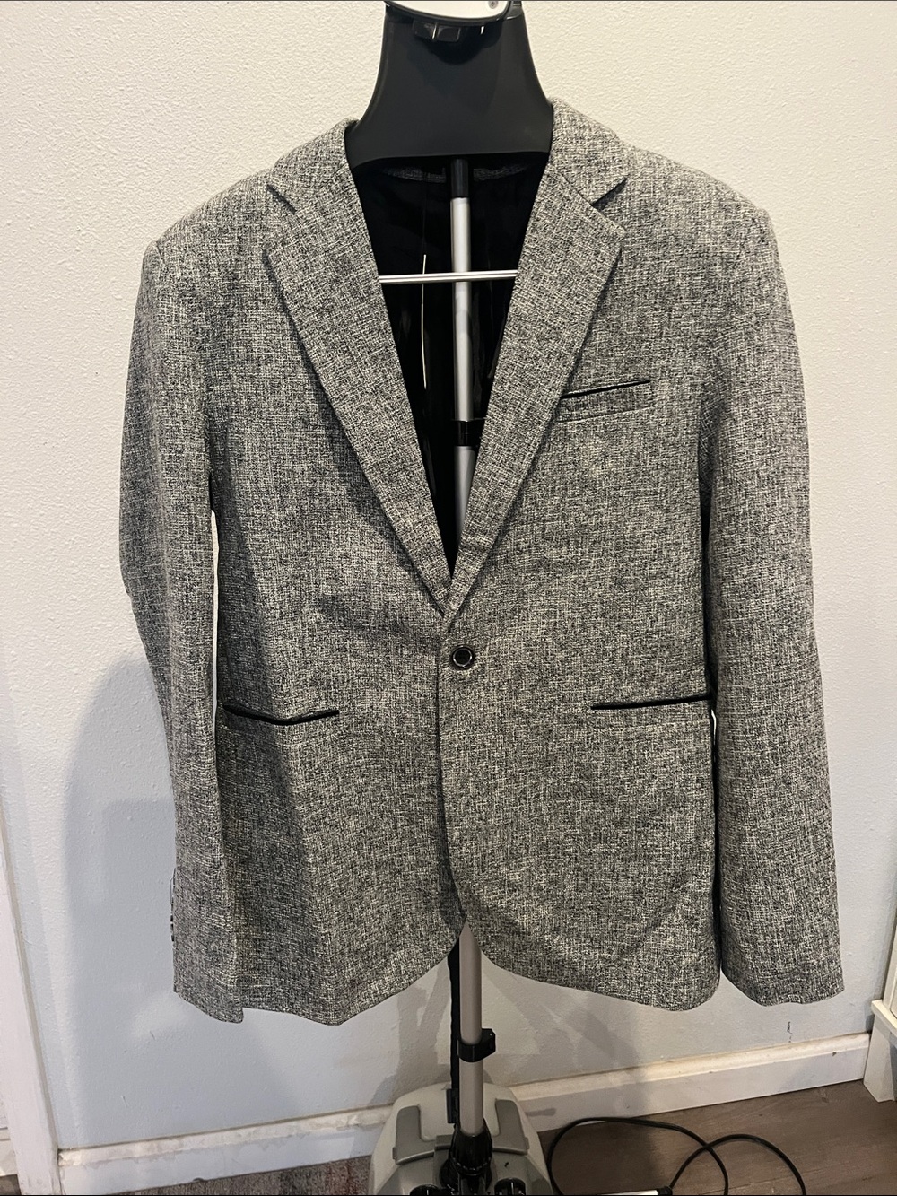 Men's Gray Textured One-Button Blazer